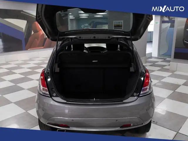 Lancia Ypsilon view 7