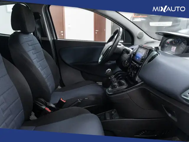 Lancia Ypsilon view 14