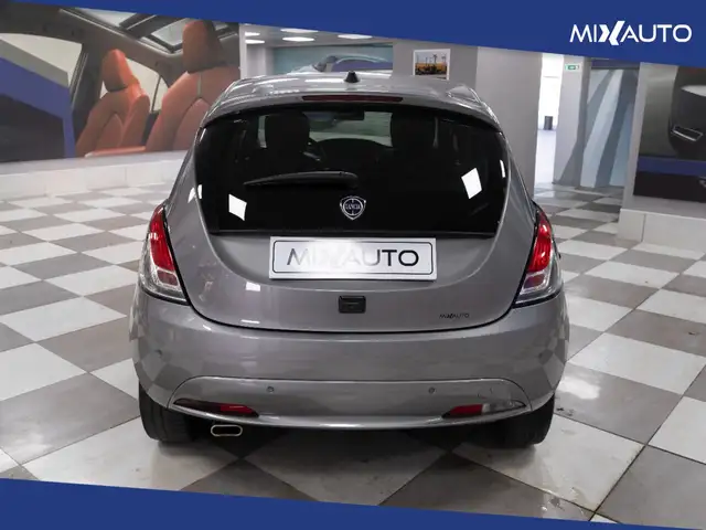 Lancia Ypsilon view 4