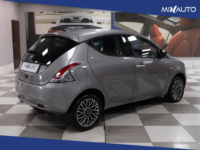 Lancia Ypsilon view 5