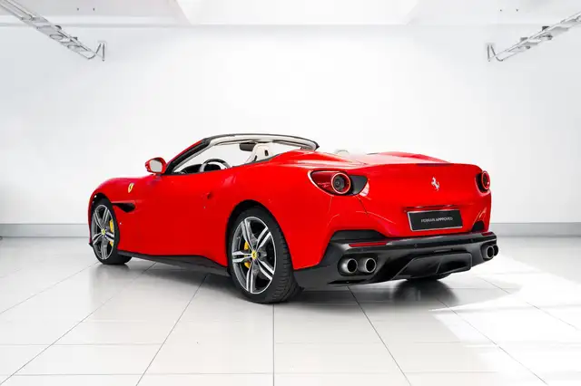 Ferrari Portofino view 12