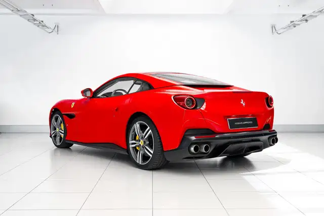 Ferrari Portofino view 4