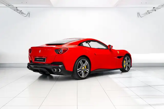 Ferrari Portofino view 6