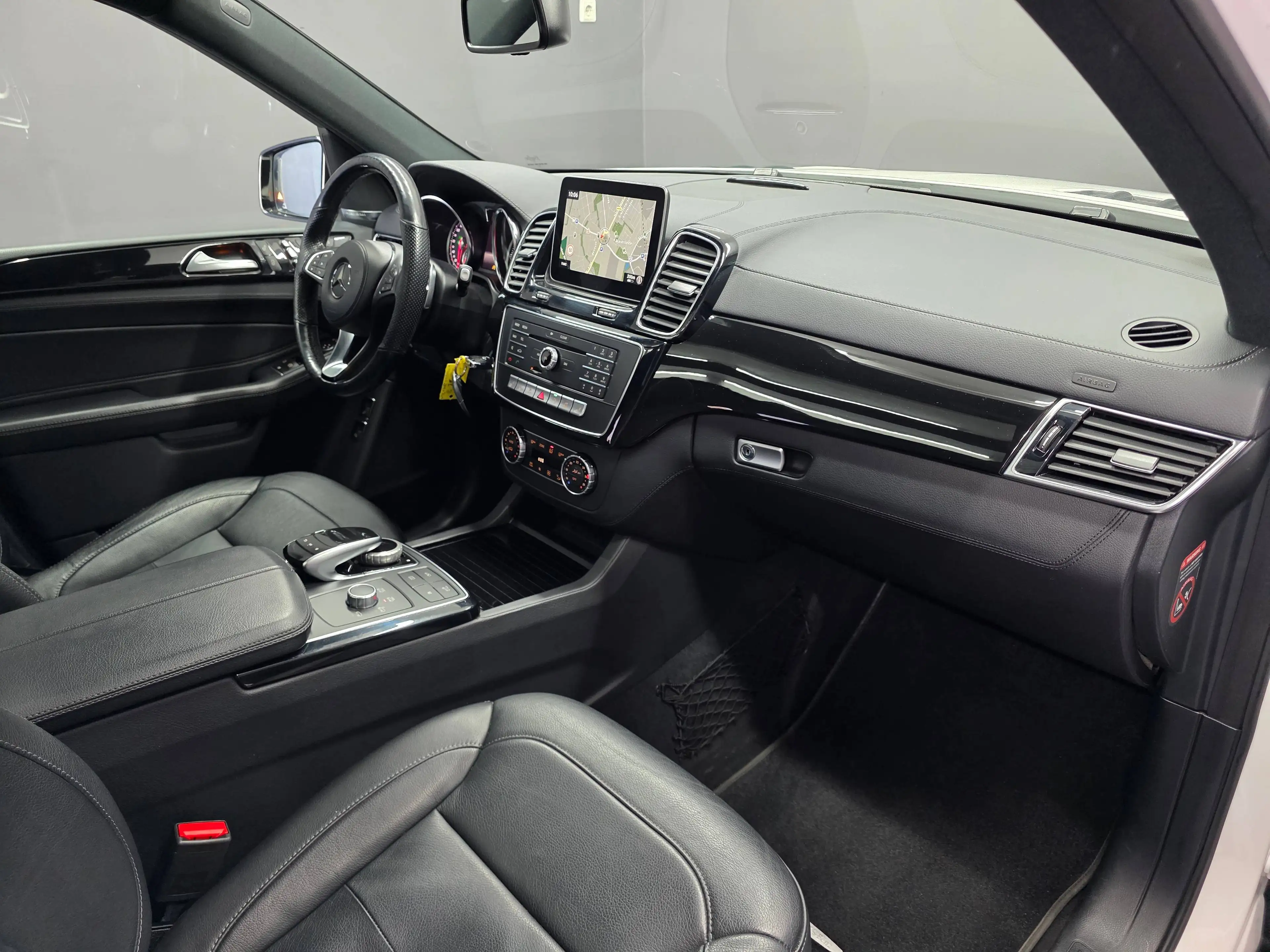 Mercedes-Benz GLS 350 d 4M, AMG LINE, PANO, 360°,2x TV,7 SITZER, LED — photo 12