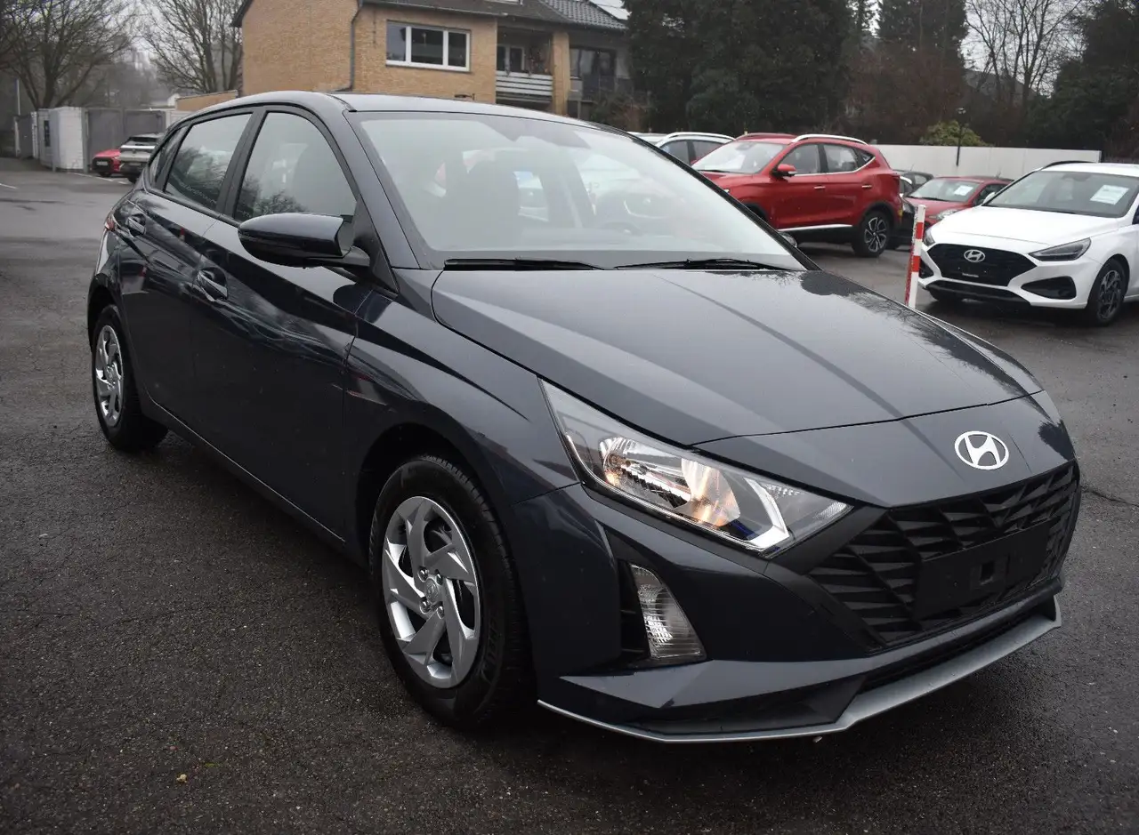 Hyundai i20 1.2 79 PS Navi Kamera PDC Tempomat SOFORT 3