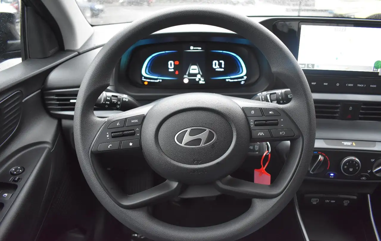 Hyundai i20 1.2 79 PS Navi Kamera PDC Tempomat SOFORT 12