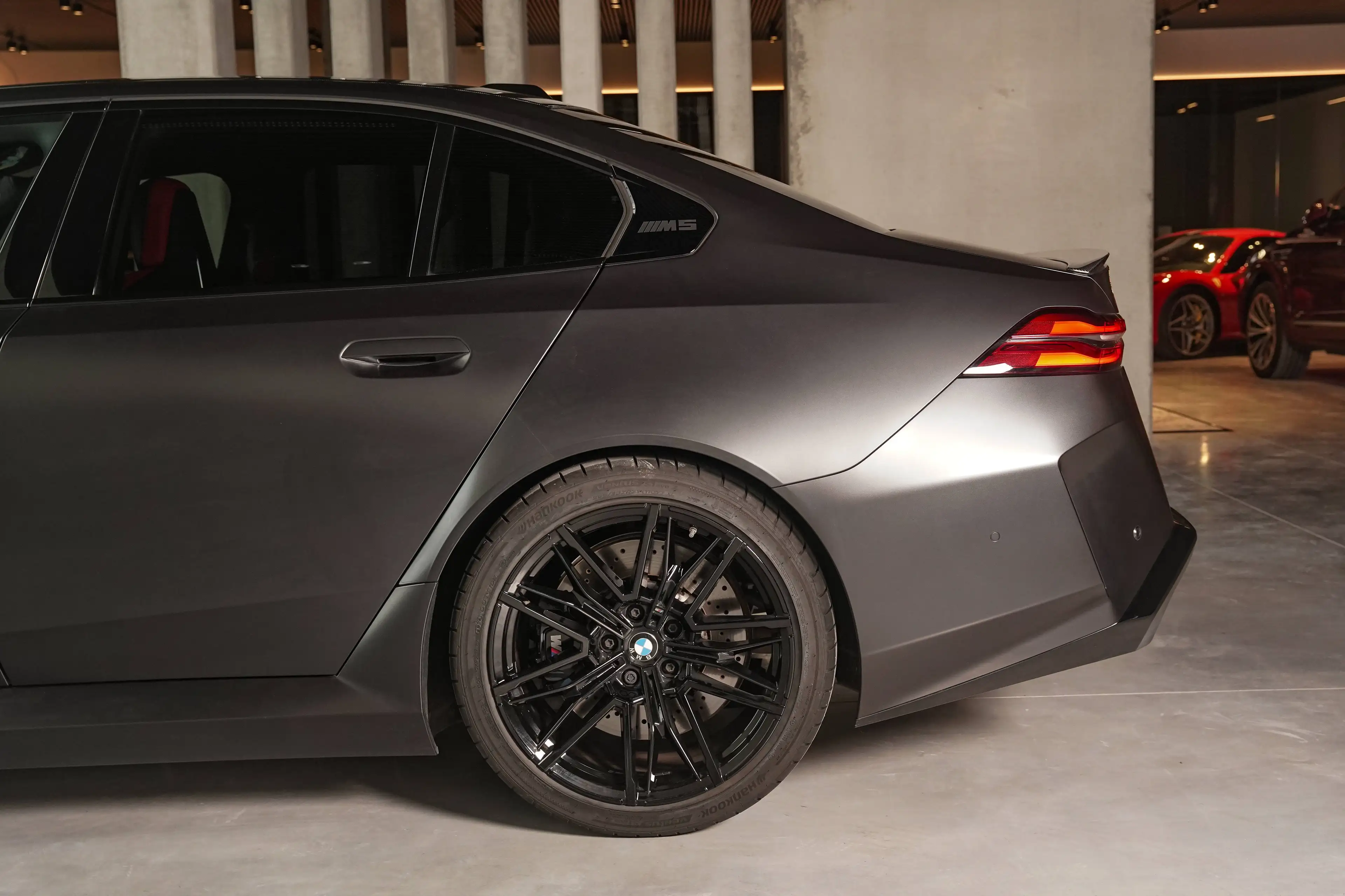BMW M5 M5 PHEV 4.4 AS *** CARBON PACKAGE / B&W / DRIVERS PACKAGE *** — photo 3