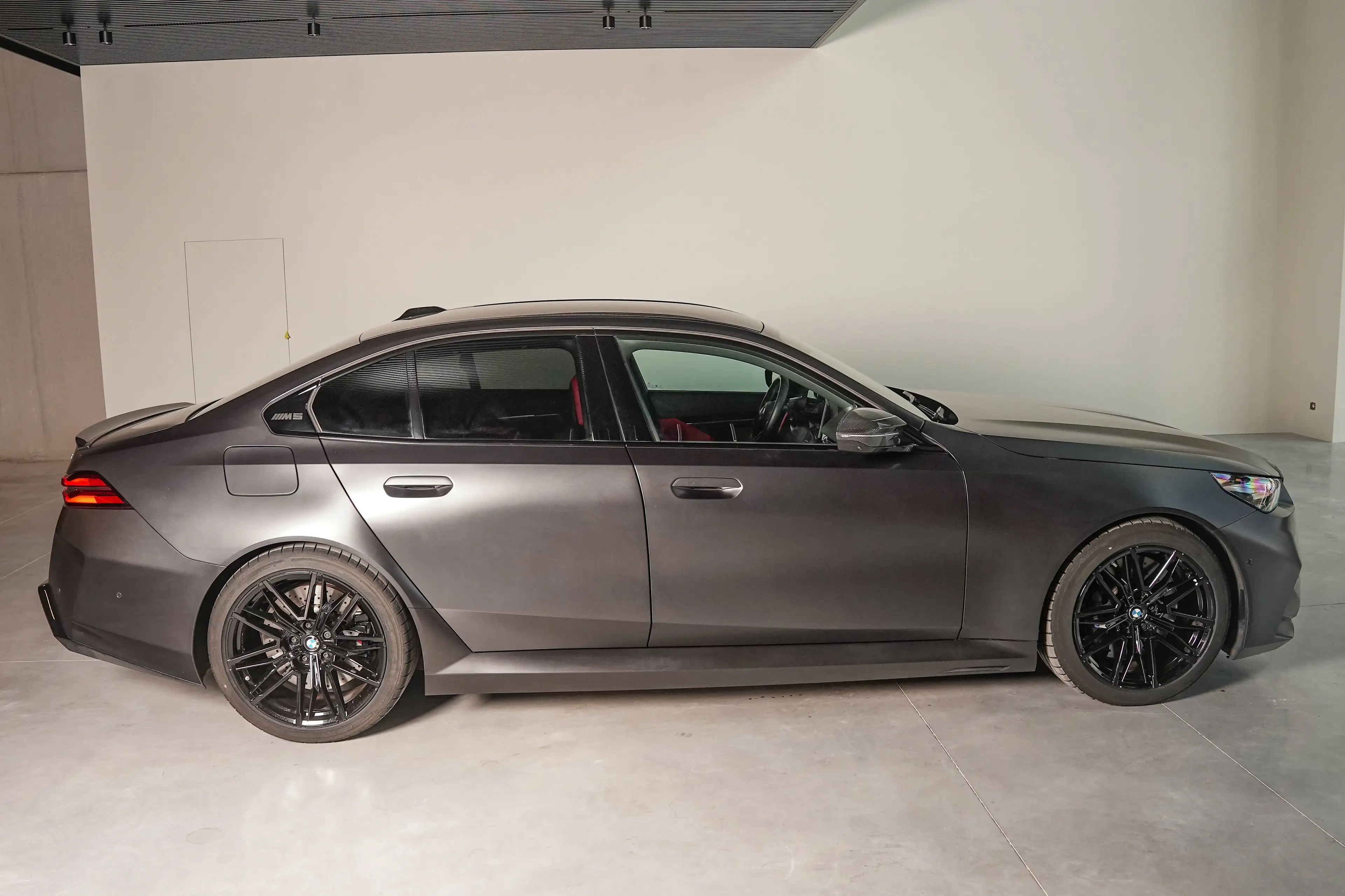 BMW M5 M5 PHEV 4.4 AS *** CARBON PACKAGE / B&W / DRIVERS PACKAGE *** — photo 7