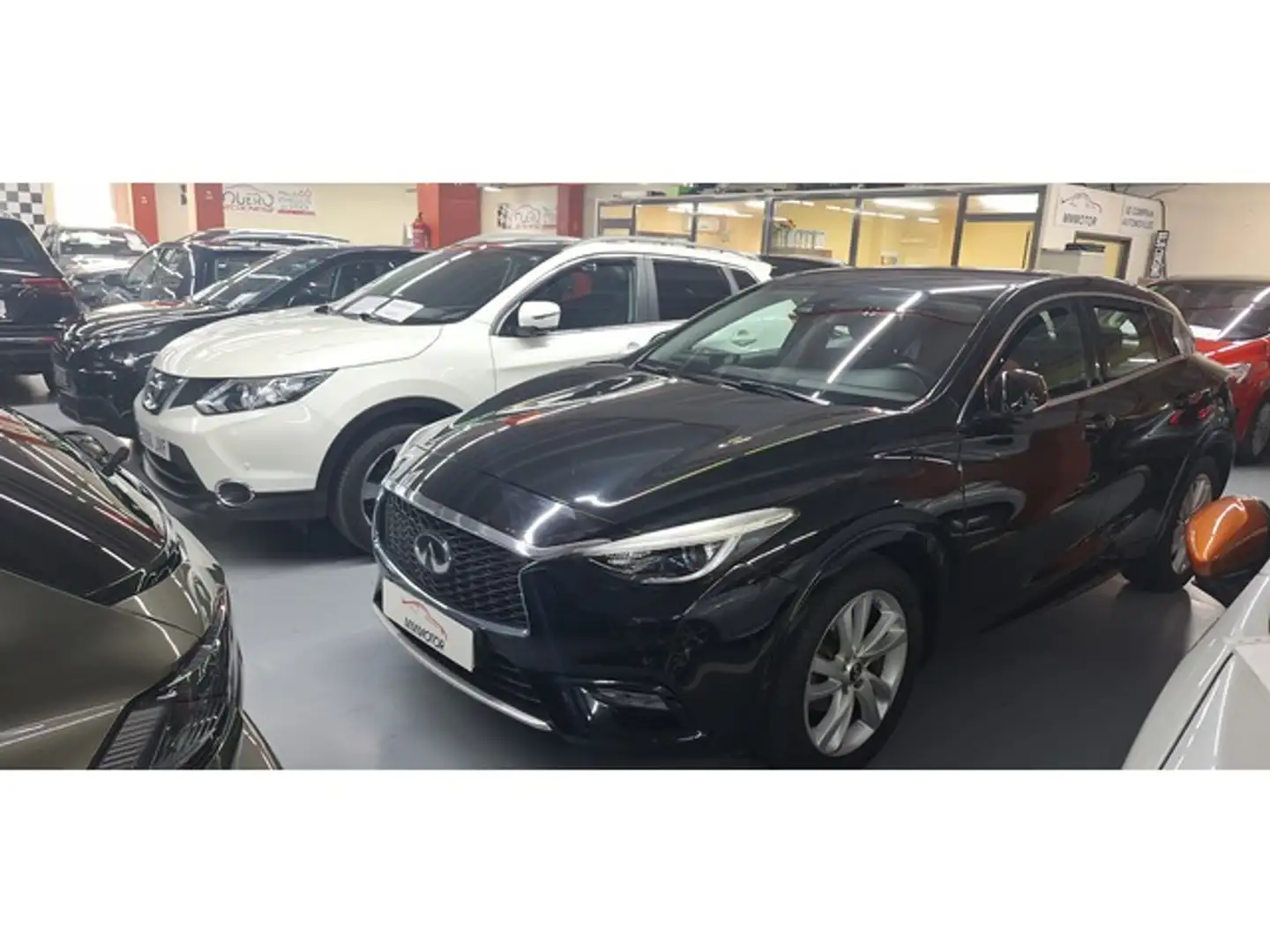 Infiniti Q30 1.6tc Premium 7DCT 156 Negro - 1