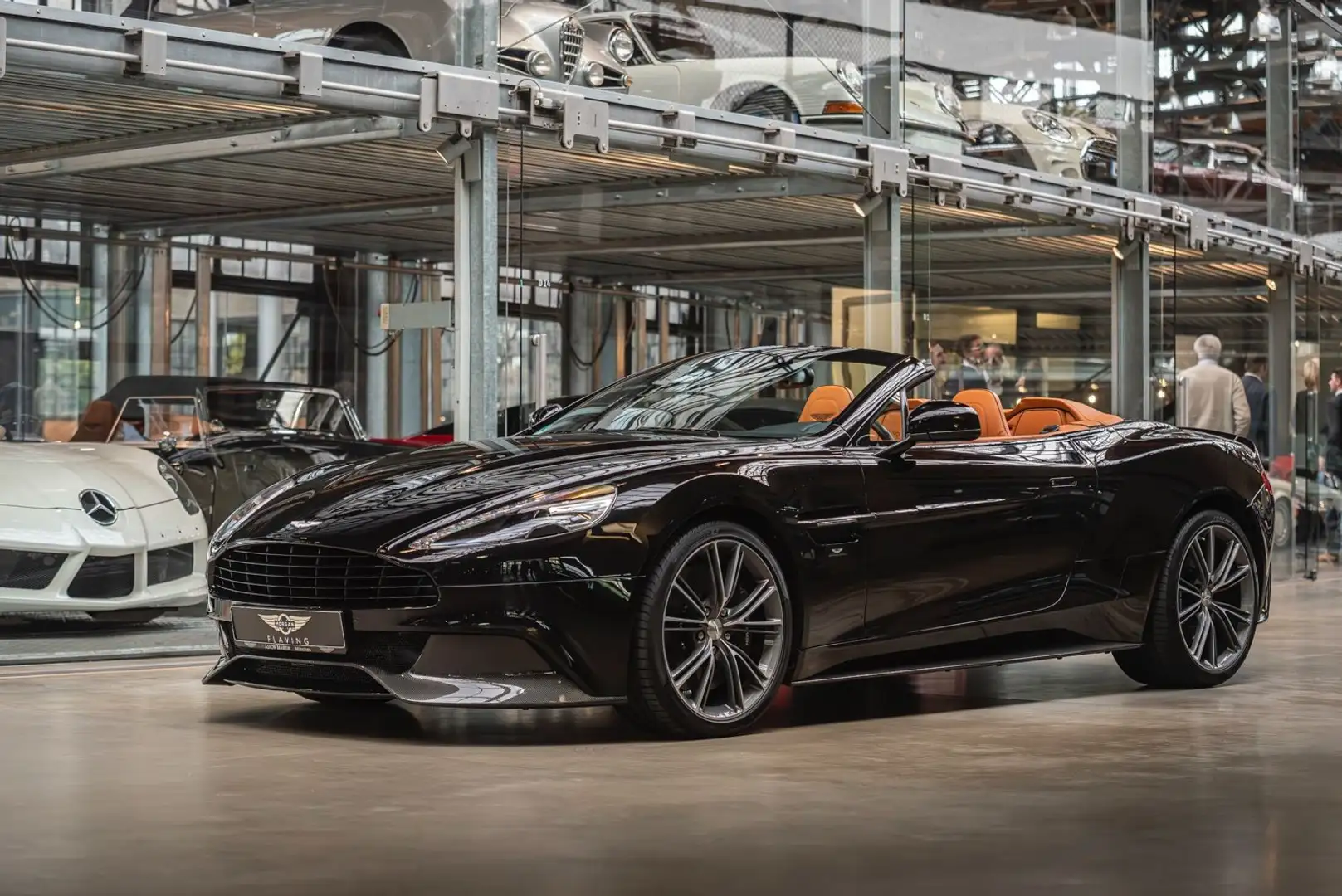Aston Martin Vanquish Volante - B&O - Carbon - Black - Tan Zwart - 1