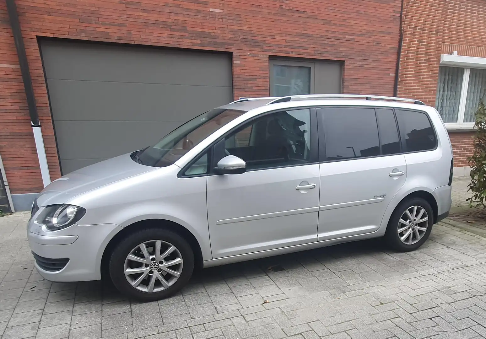 Volkswagen Touran 1.9 TDi Highline Zilver - 1