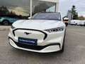 Ford Mustang Mach-E Extended Range 99kWh 294ch 7cv Weiß - thumbnail 4