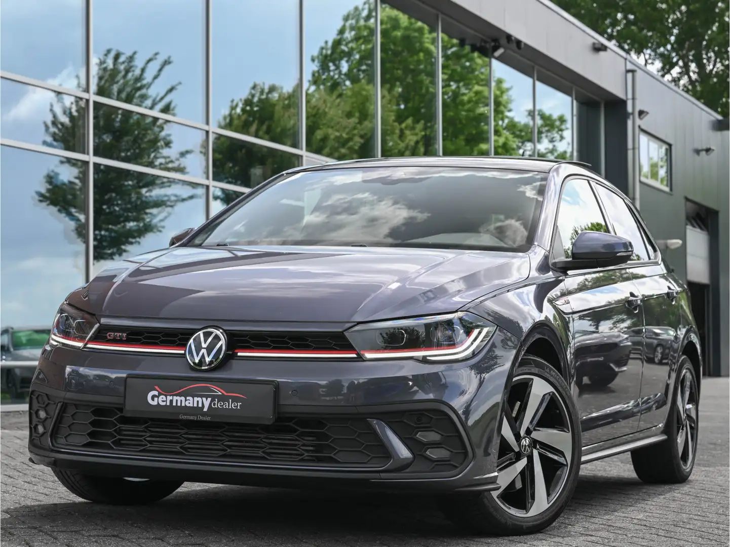 Volkswagen Polo GTI 2.0TSI 207pk Pano iQ-Lights Beats-Audio Side & Par Grijs - 1