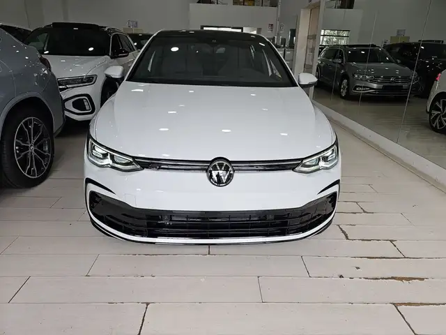 Volkswagen Golf view 2