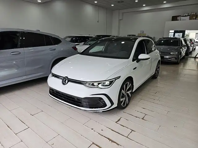 Volkswagen Golf view 4