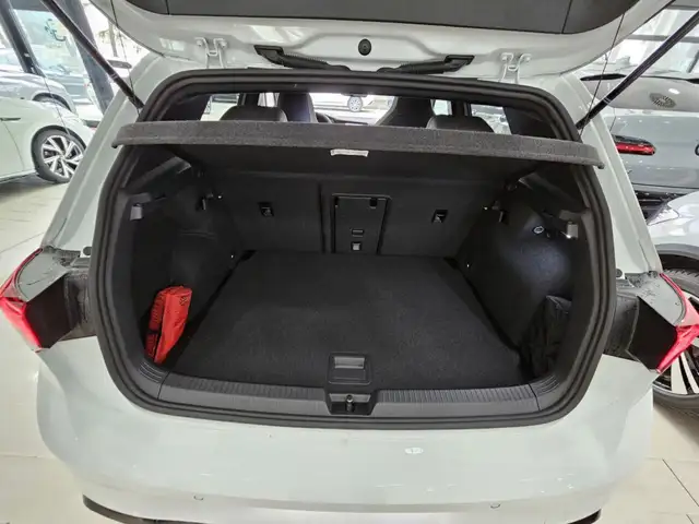 Volkswagen Golf view 10