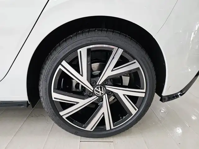 Volkswagen Golf view 11