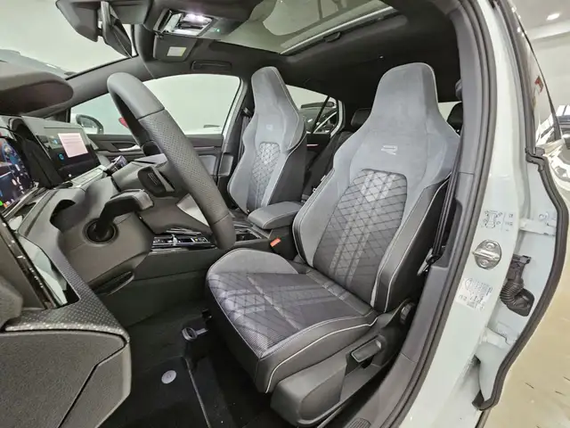 Volkswagen Golf view 18