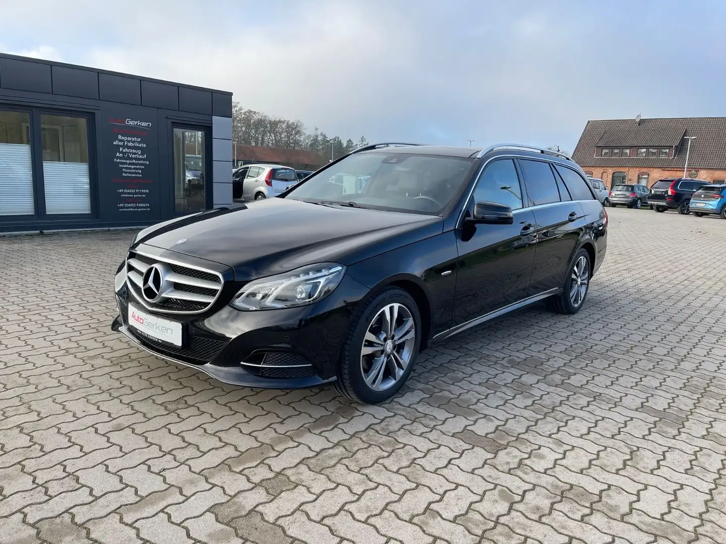 Mercedes-Benz E 200 CDI T Edition Avantgarde 1HD AHK ILS Schwarz - 1