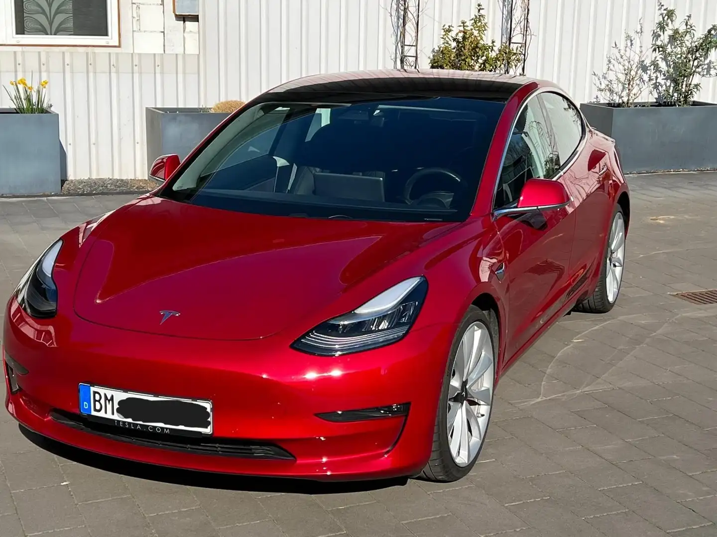 Tesla Model 3 Model 3 Allradantrieb Dual Motor Performance Rot - 1