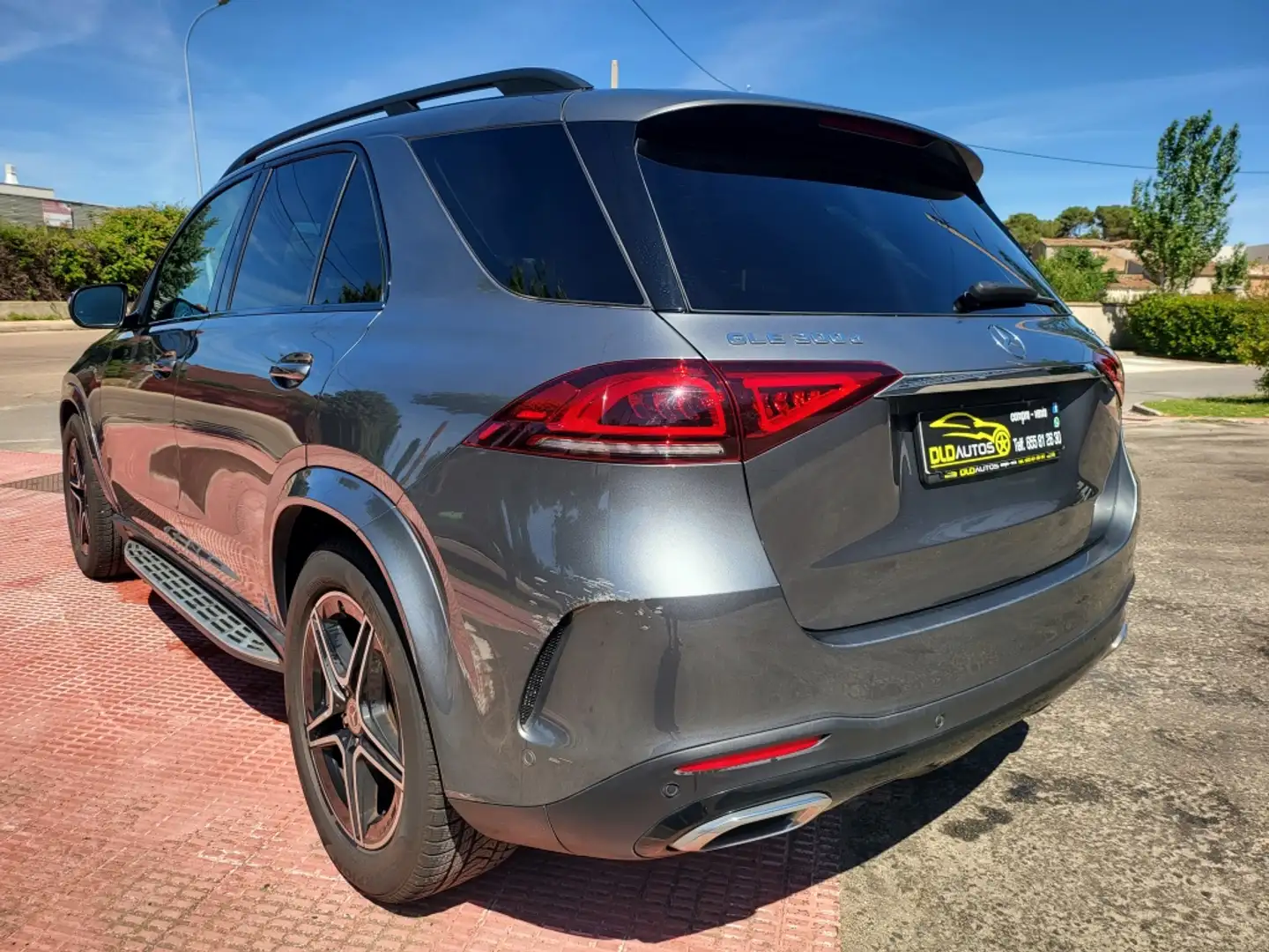 Mercedes-Benz GLE 300 300d 4Matic Aut. Gris - 2