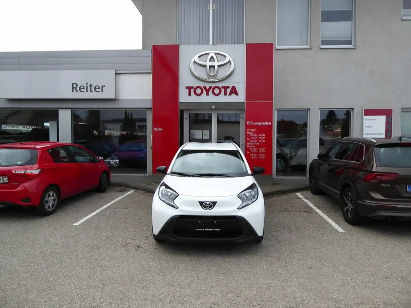 Toyota Aygo X 1,0 VVT-i Play Weiß - 1