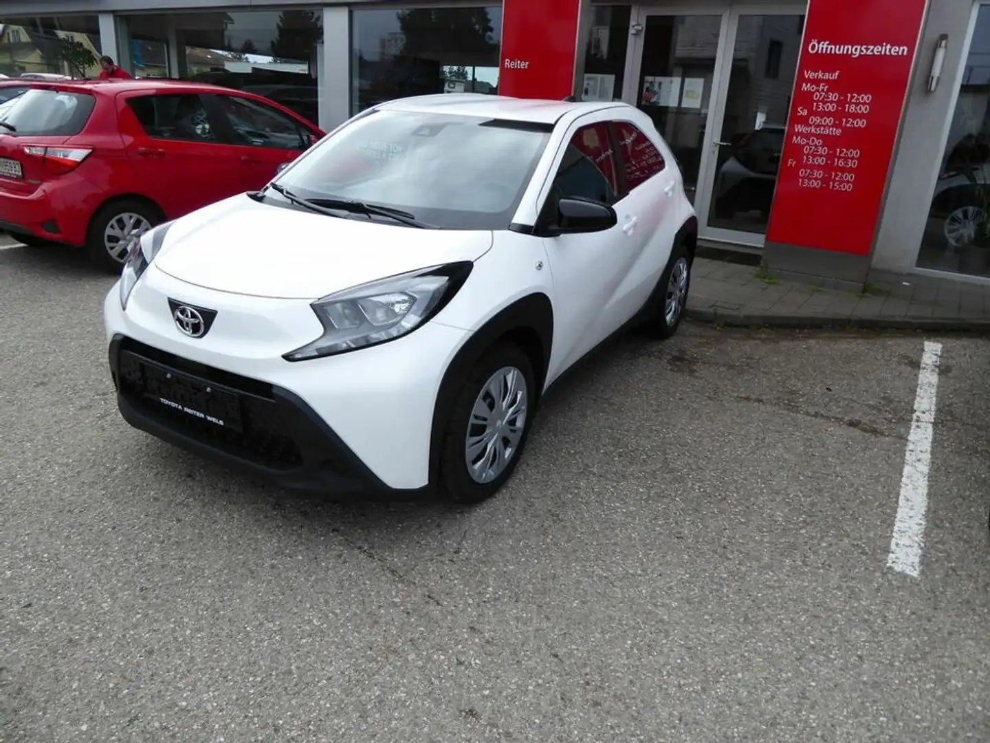 Toyota Aygo X 1,0 VVT-i Play Weiß - 2