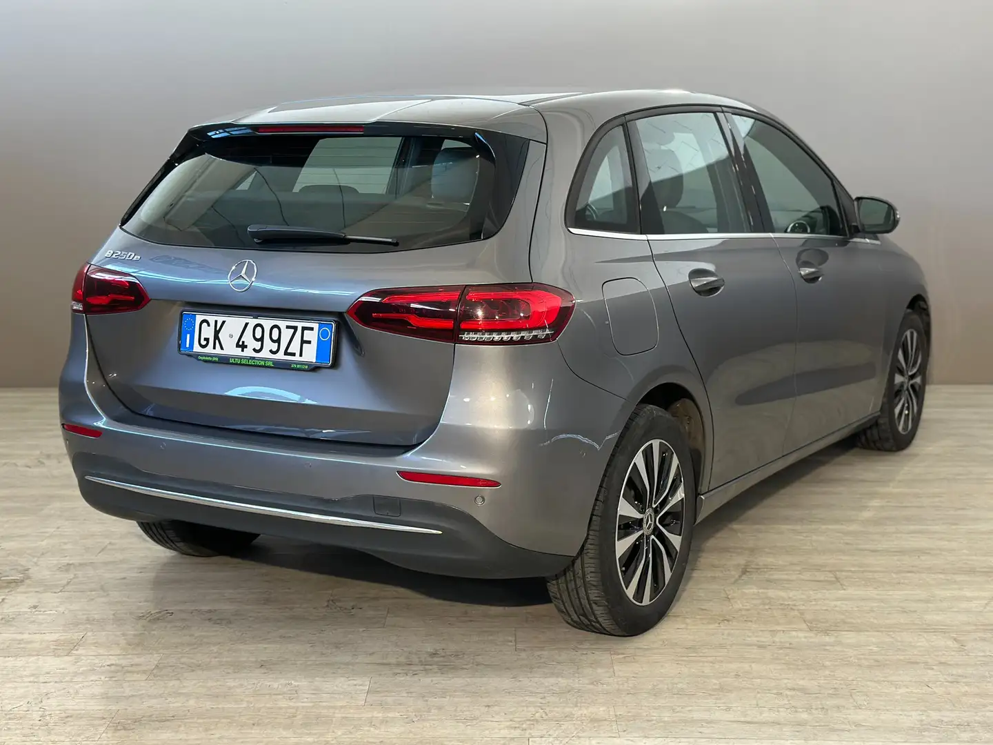 Mercedes-Benz B 250 e PHEV Business Extra auto Grau - 2