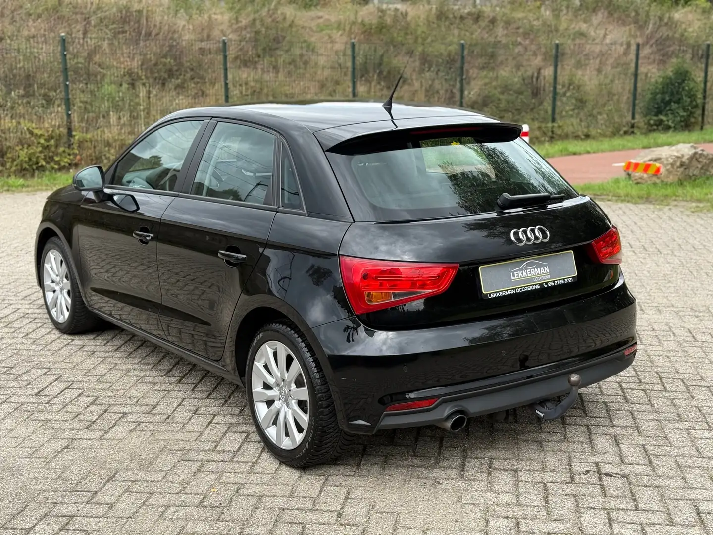 Audi A1 Sportback 1.0 TFSI Pro Line AUTOMAAT I TREKHAAK I Schwarz - 2