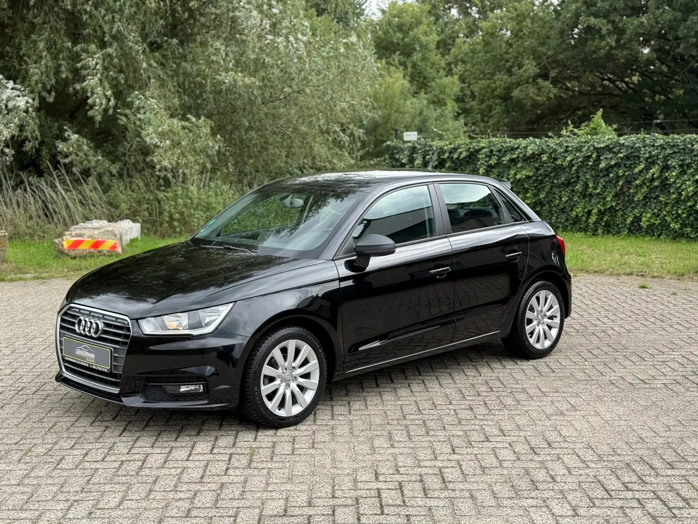 Audi A1 Sportback 1.0 TFSI Pro Line AUTOMAAT I TREKHAAK I Schwarz - 1