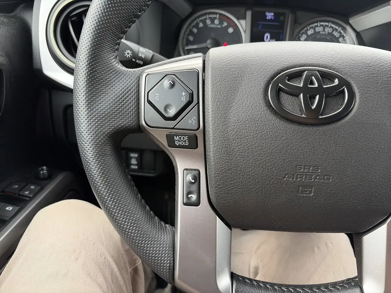 Toyota Tacoma снимка Toyota Tacoma