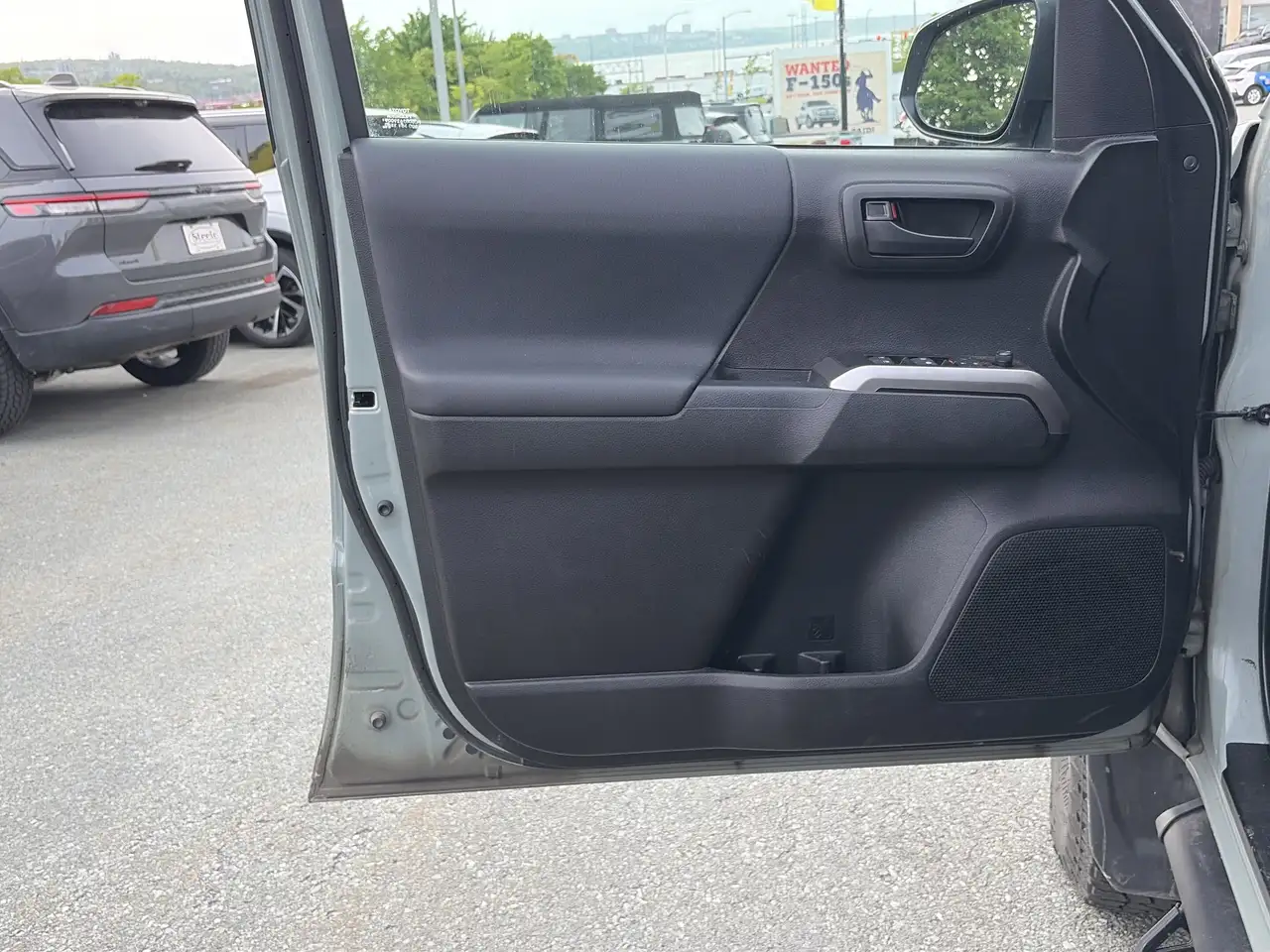 Toyota Tacoma снимка Toyota Tacoma