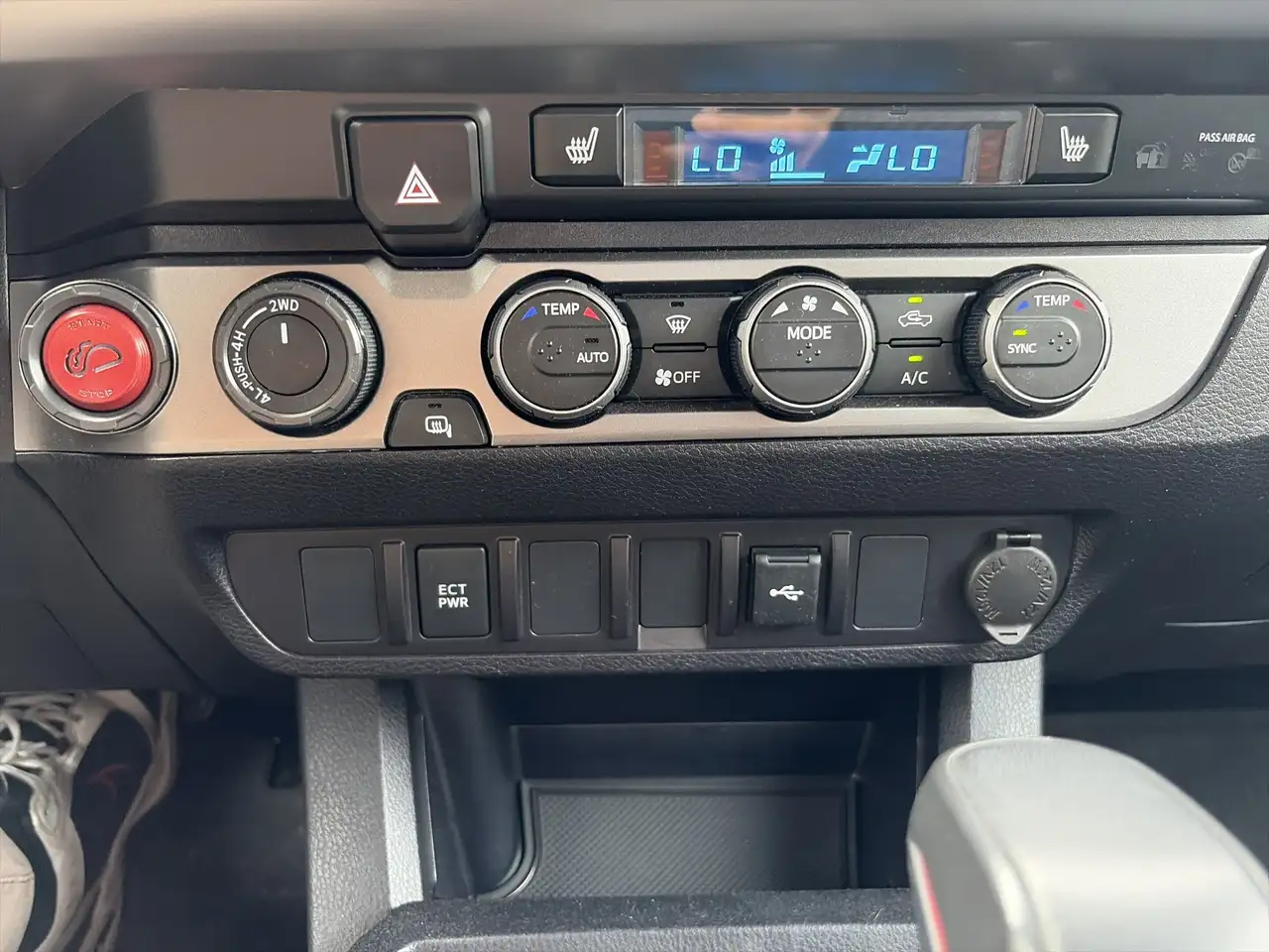 Toyota Tacoma снимка Toyota Tacoma