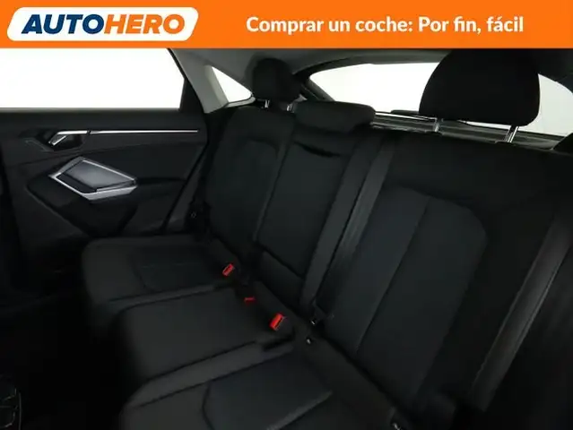 Audi Q3 view 15