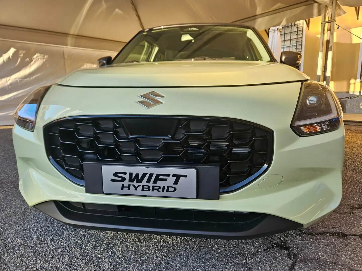 Suzuki Swift 1.2 WAKU Hybrid Naranja - 1