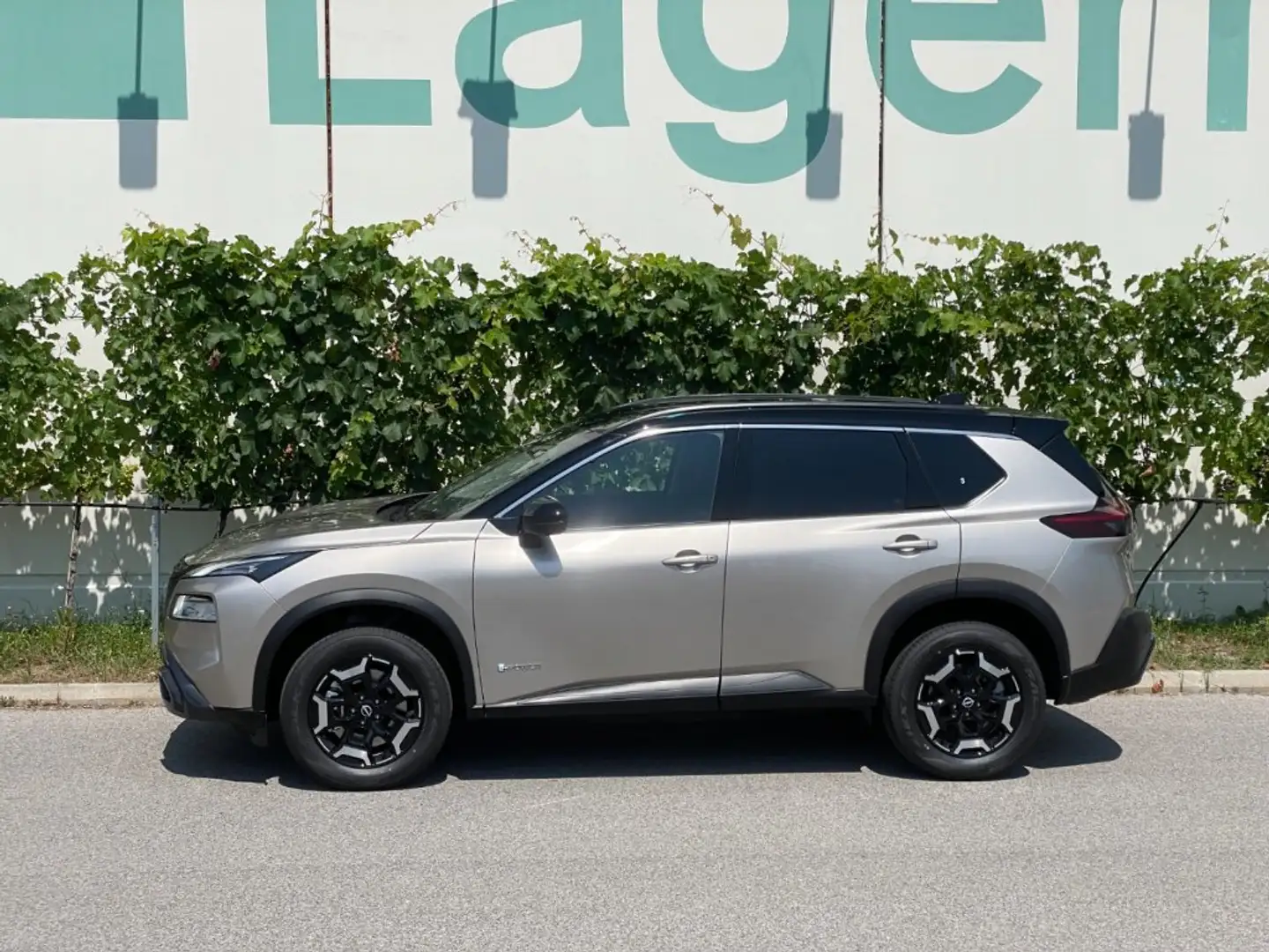 Nissan X-Trail 1.5 VC-T e-4ORCE 214PS 5S N-Trek SONDERMOD Silber - 2