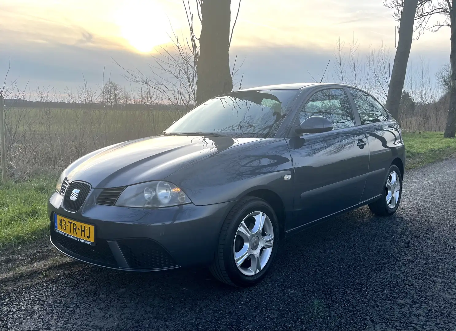 SEAT Ibiza 1.4 16V Trendstyle 85PK | Airco | Cruise Con | LMV Grijs - 1