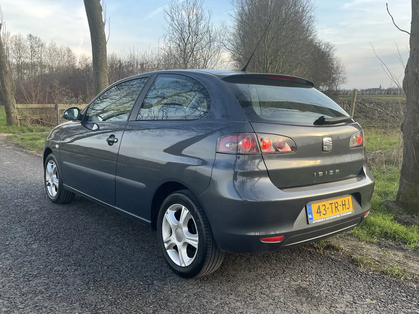 SEAT Ibiza 1.4 16V Trendstyle 85PK | Airco | Cruise Con | LMV Grijs - 2