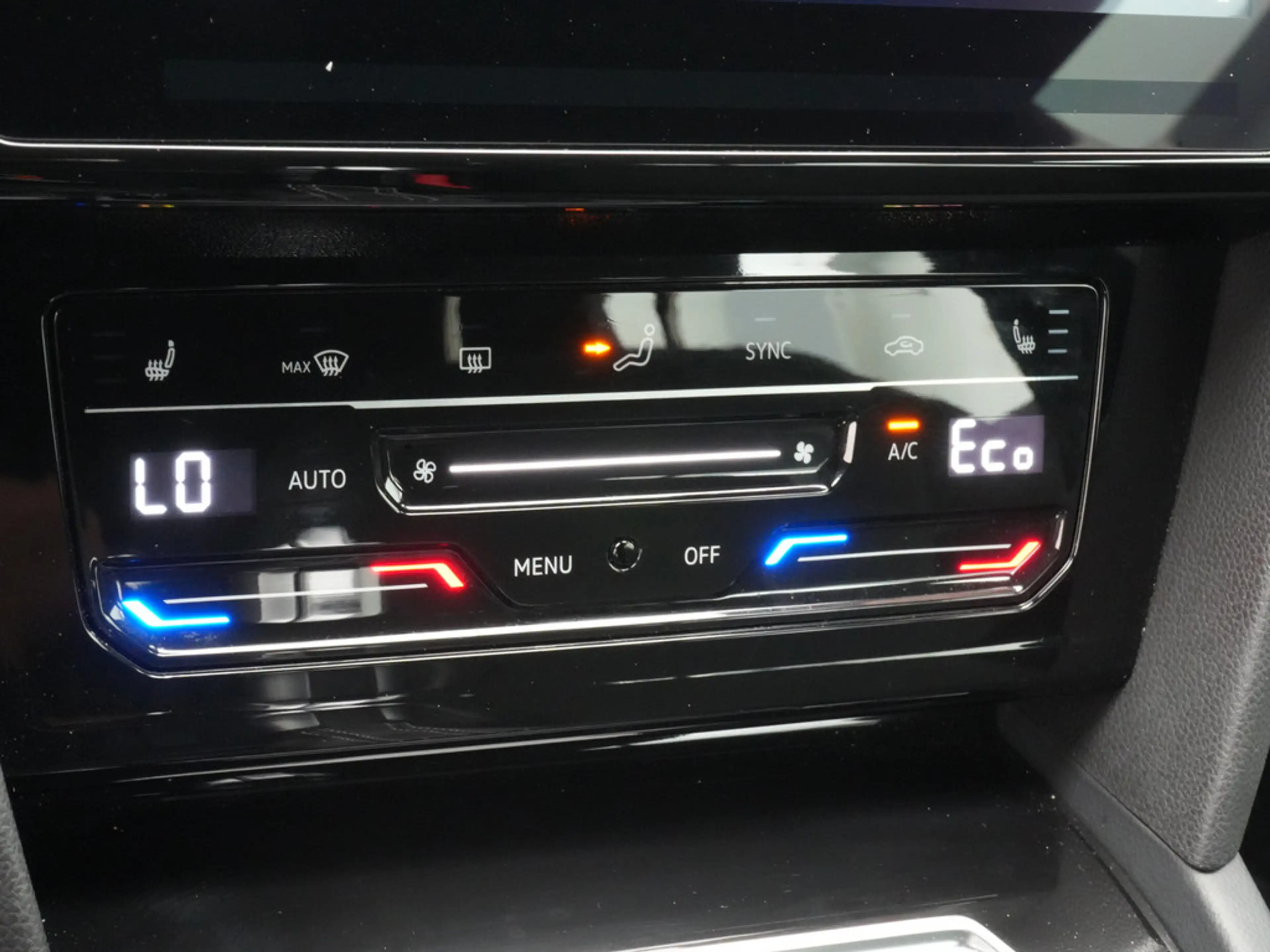 Volkswagen Arteon R-Line DSG VIRT CARPLAY NAVI KAM DCC — photo 15