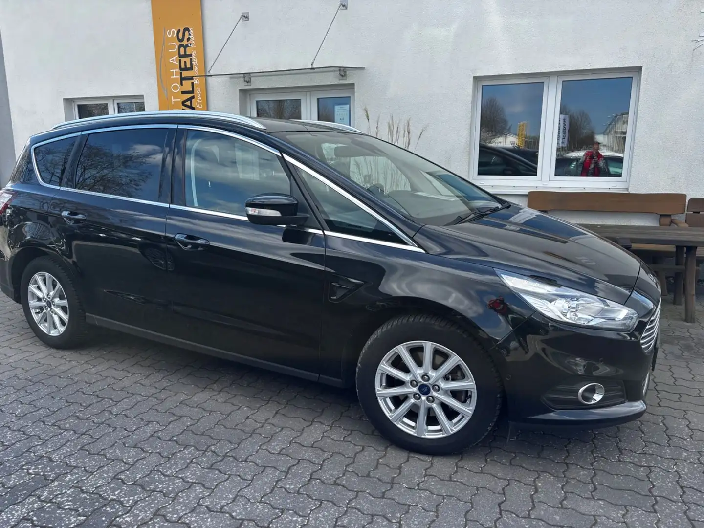 Ford S-Max S-MAX Titanium Automatik - 7 - Sitzer = Schwarz - 2