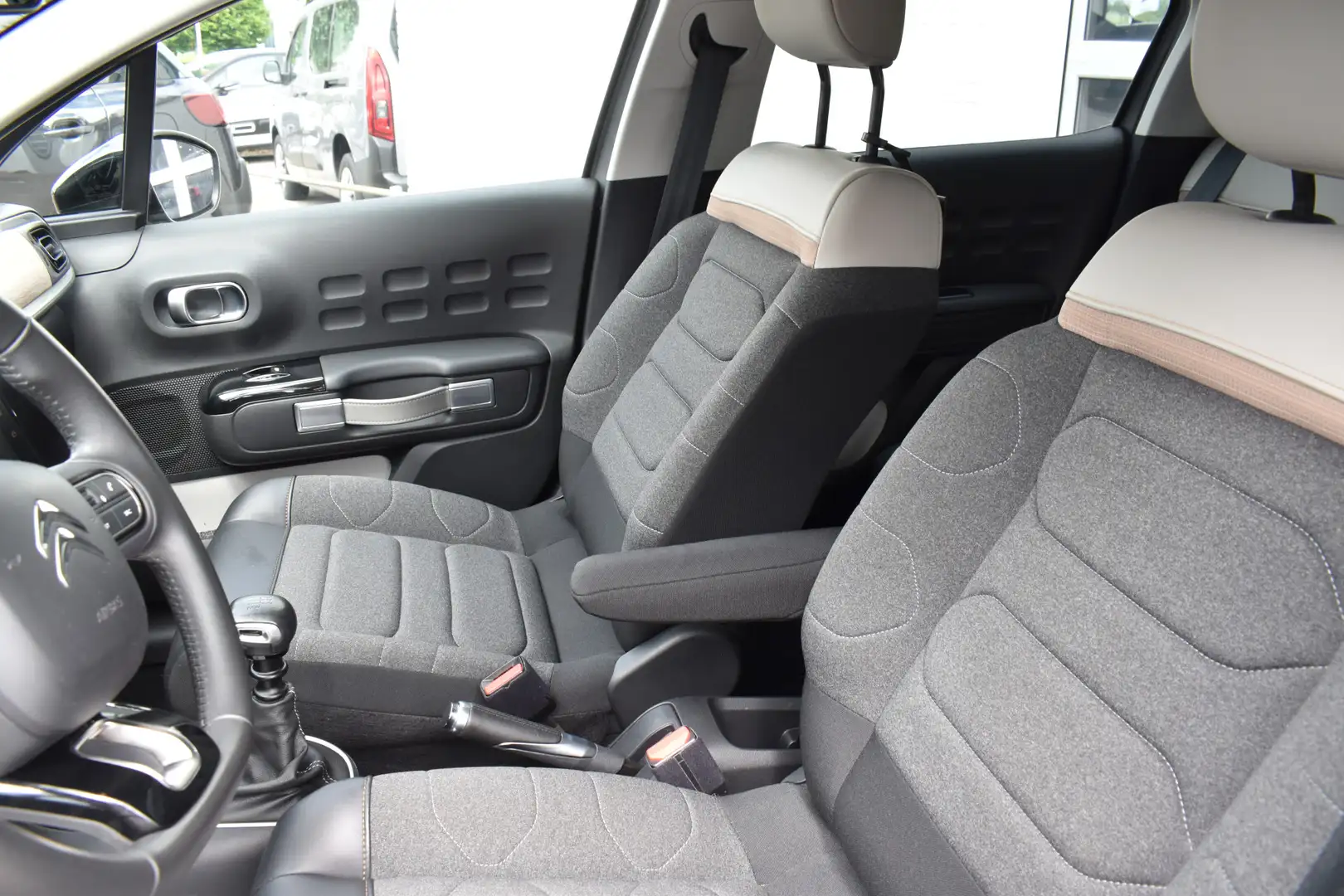 Citroen C3 PureTech Shine Airco | Parkeerhulp | Apple carplay Grijs - 2