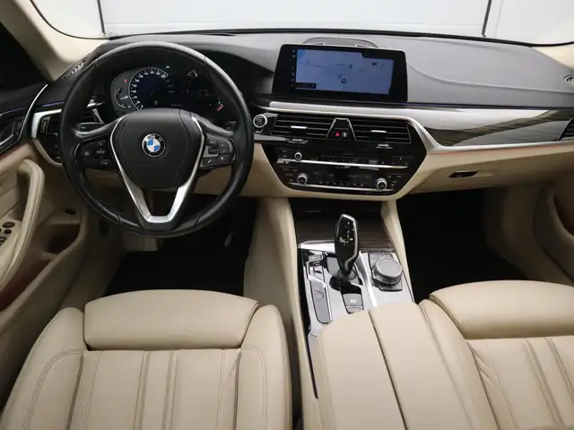 BMW 5 Series view 9