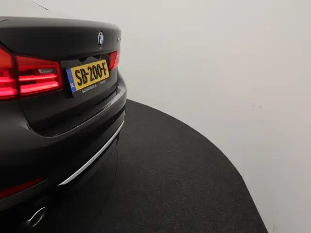 BMW 5 Series view 5