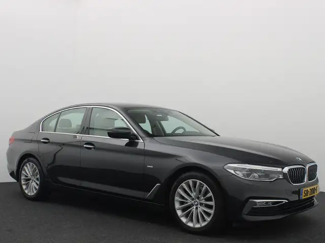 BMW 5 Series view 23