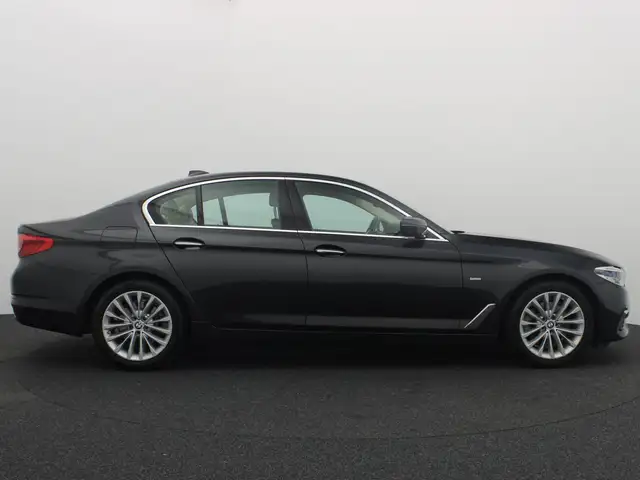 BMW 5 Series view 22