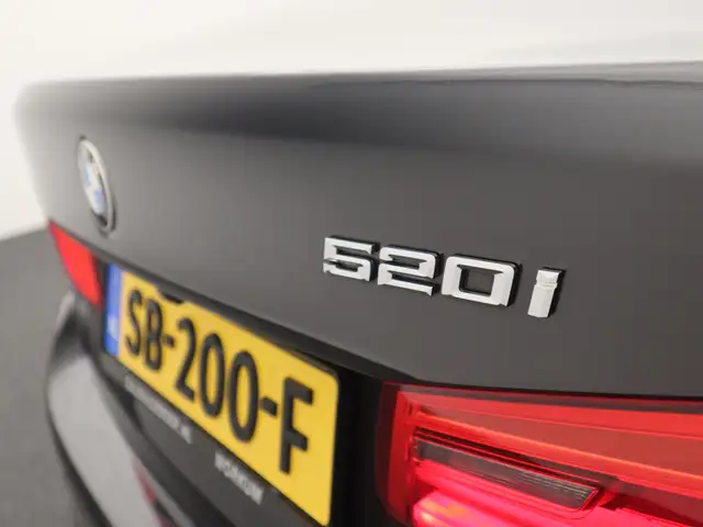 BMW 5 Series view 27