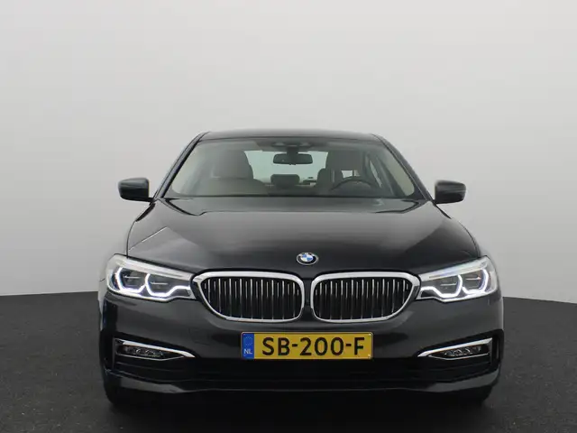BMW 5 Series view 25