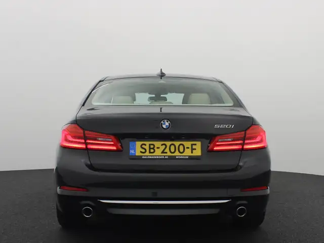 BMW 5 Series view 4