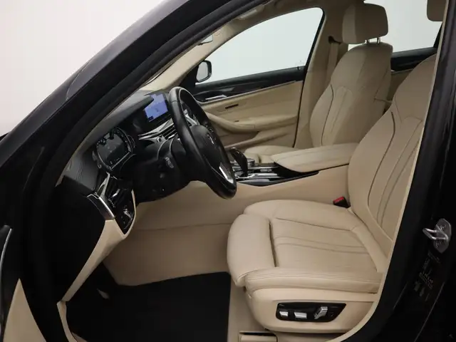 BMW 5 Series view 28