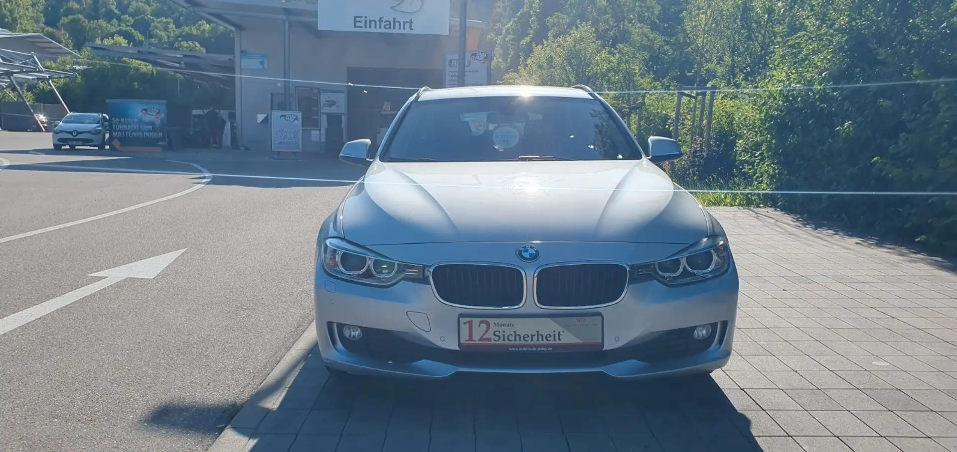 BMW 320 Baureihe 3 Touring 320 d*TÜV-NEU*NAVI*SHZ* Argent - 2